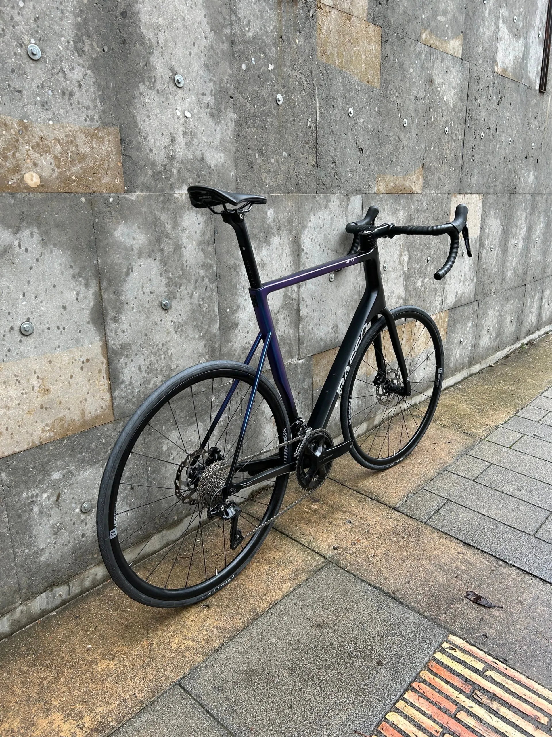 Basso Astra - Shimano 105 2x11sp - Microtech