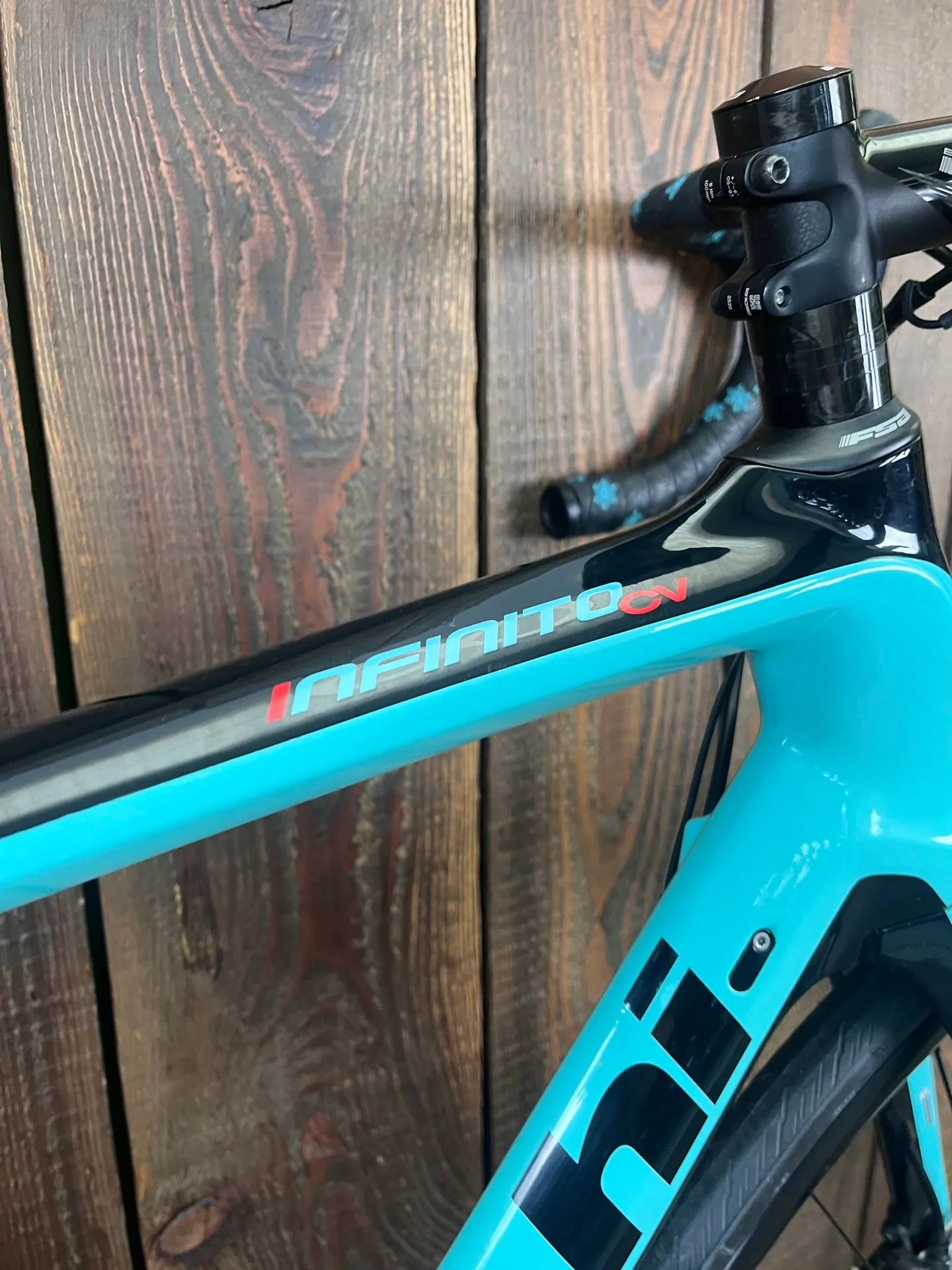 Bianchi Infinito CV 2021 - Shimano Ultegra Di2 2x11sp - Velomann