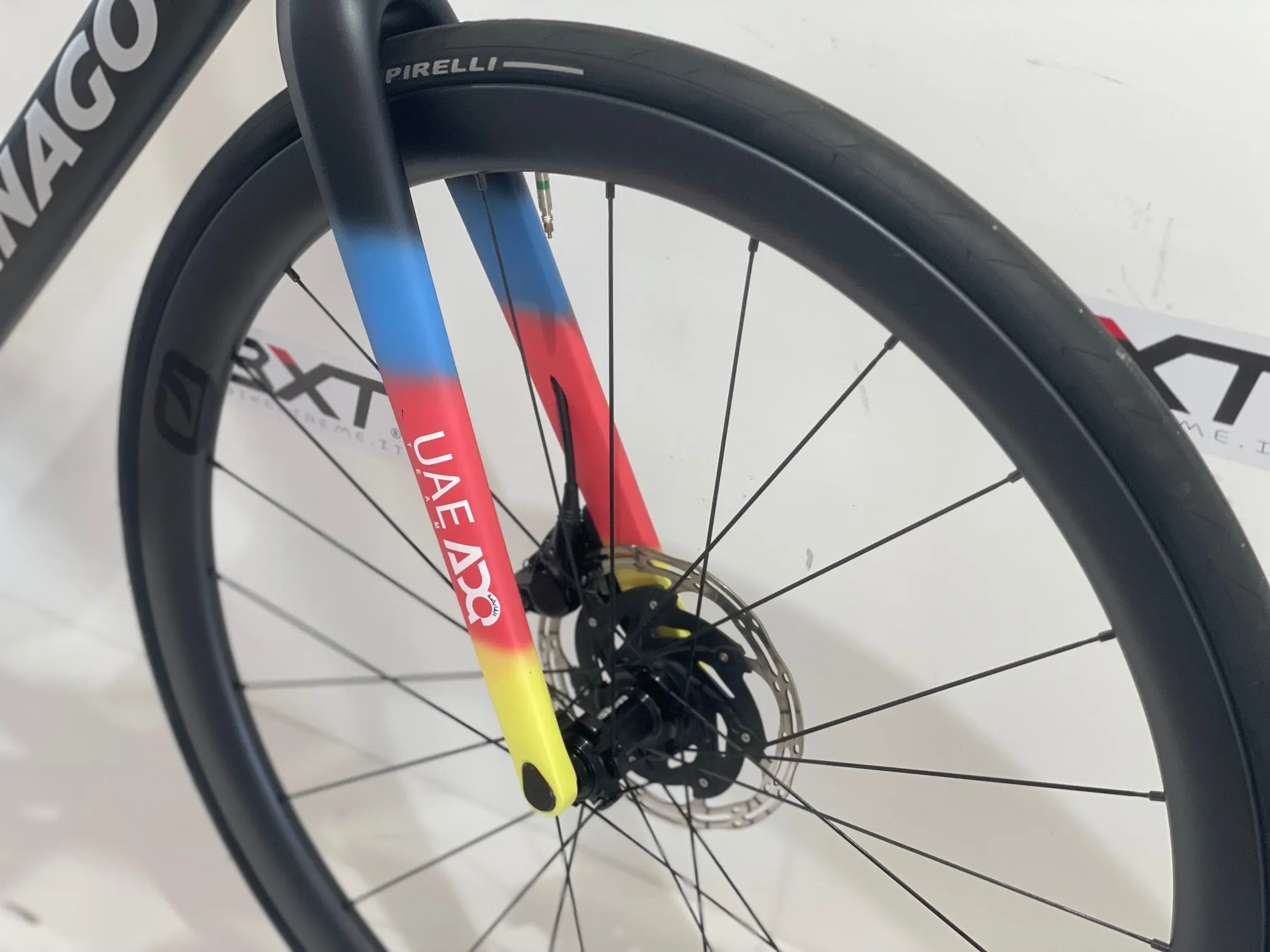 Colnago V4Rs 2024 - Sram Force AXS 2x12sp - Most Ultrafast 40mm