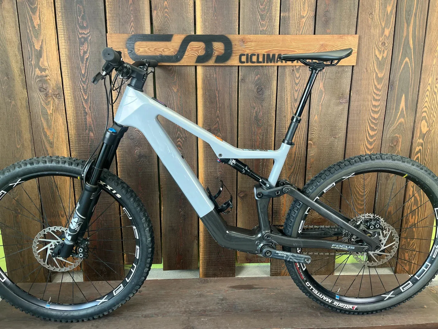 Focus Jam2 SL 8.8 2023 - Sram GX 1x12sp - Mavic Deemax