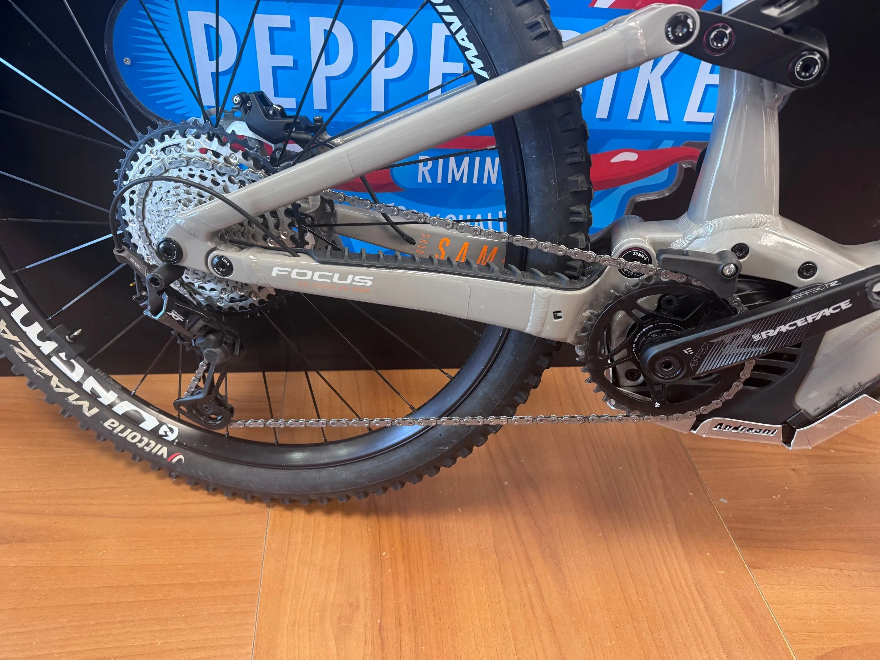Focus Sam2 6.9 2025 - Shimano XT 1x12sp - Mavic e-Deemax 30