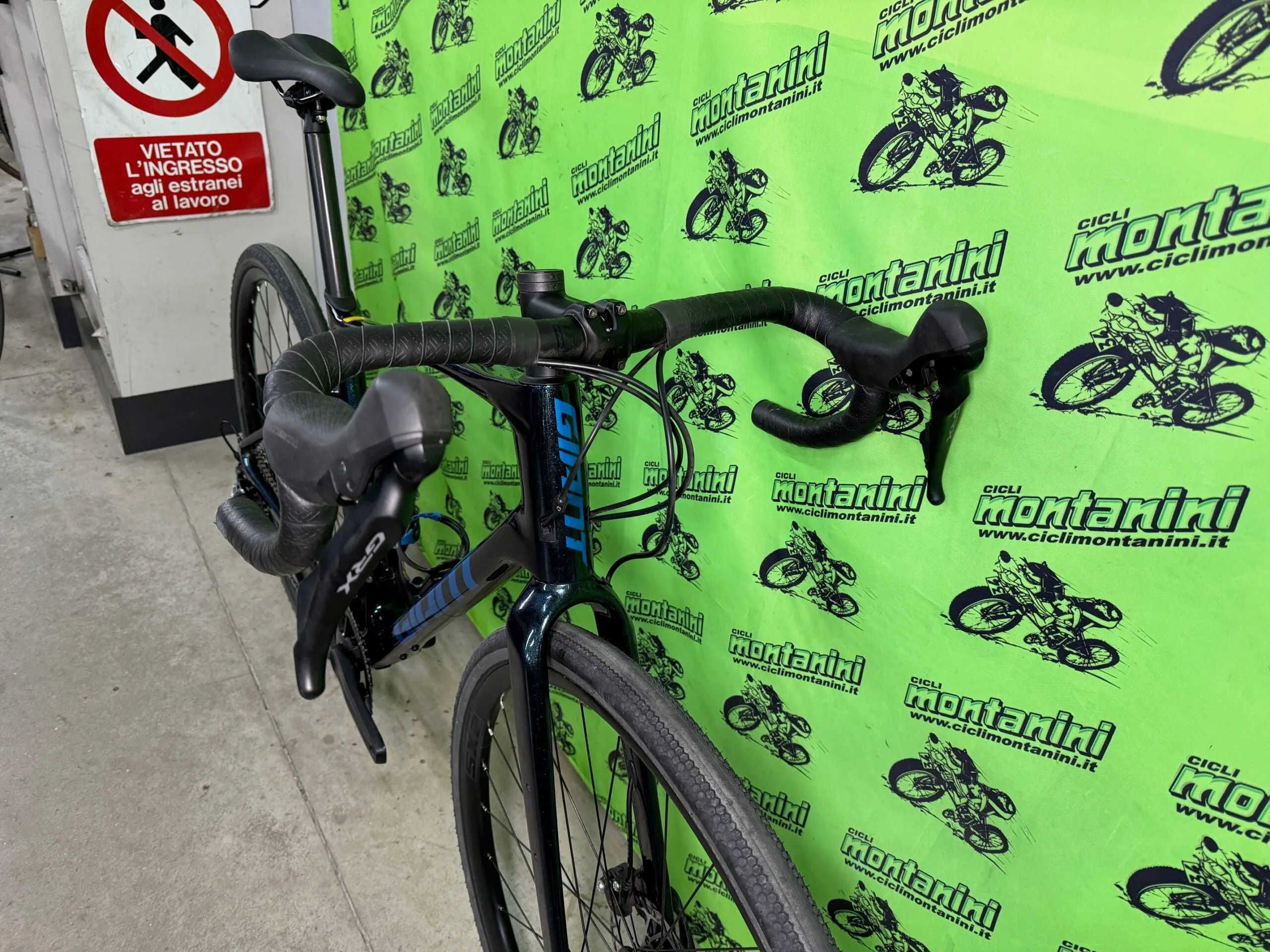 Giant Revolt Advanced 2 2022 - Shimano GRX 2x11sp - Giant P-X2 Disc