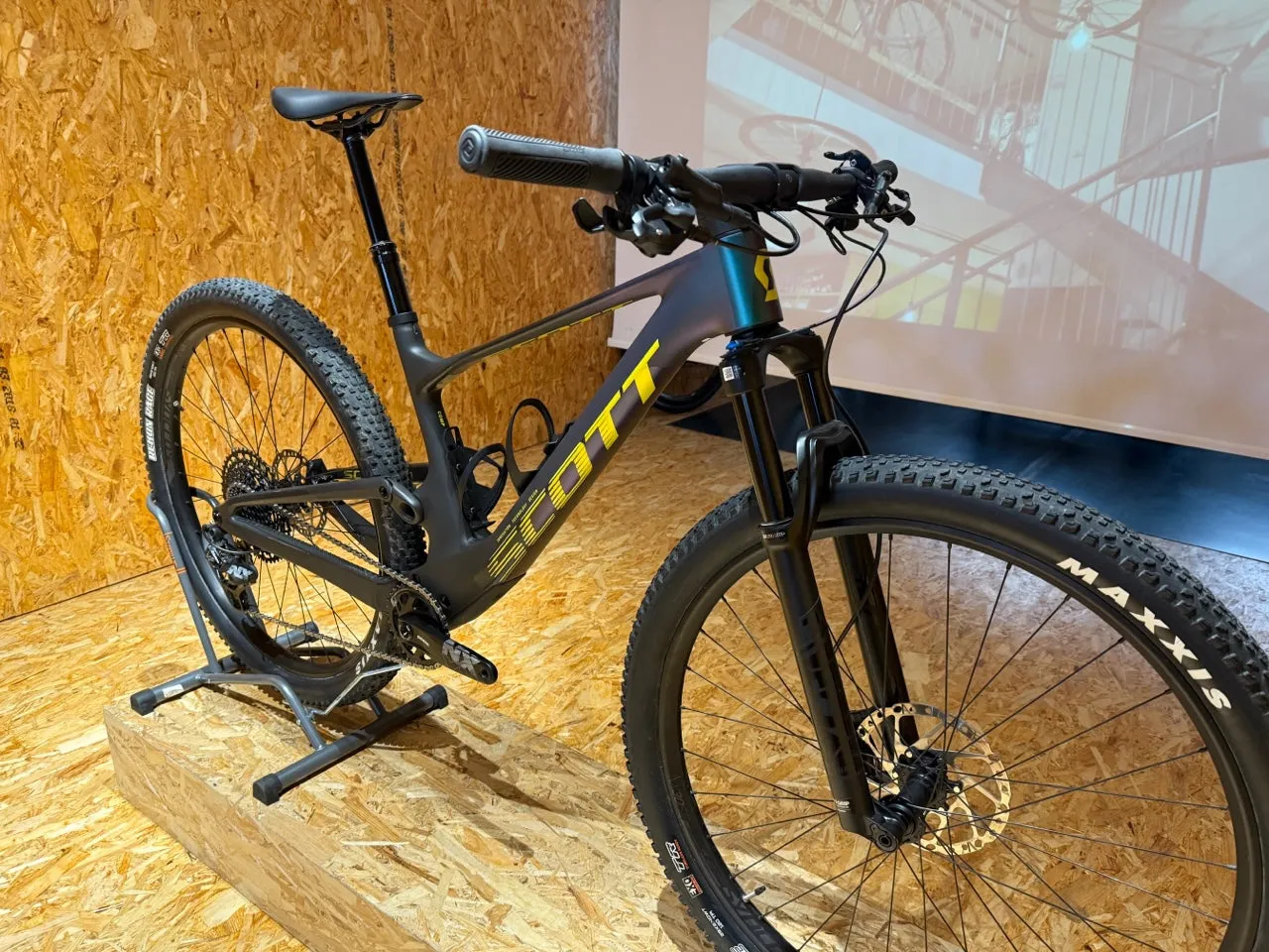 Scott Spark RC Comp green 2024 - Sram NX Eagle 1x12sp - Syncros X-30SE