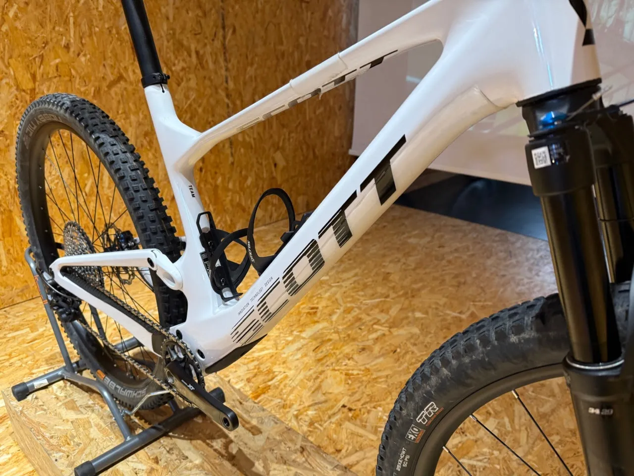 Scott Spark RC Team white 2024 - Shimano XT 1x12sp - Syncros Silverton