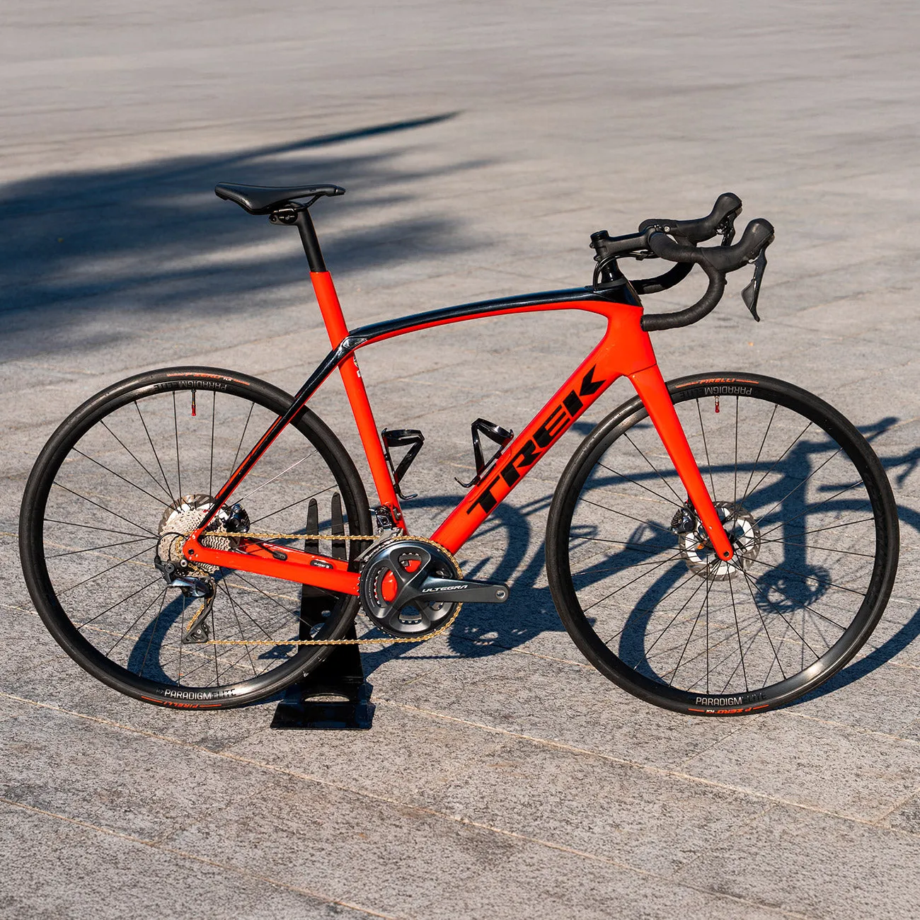 Trek Domane SL 6 2021 - Shimano Ultegra 2x11sp - Bontrager Paradigm Comp 25