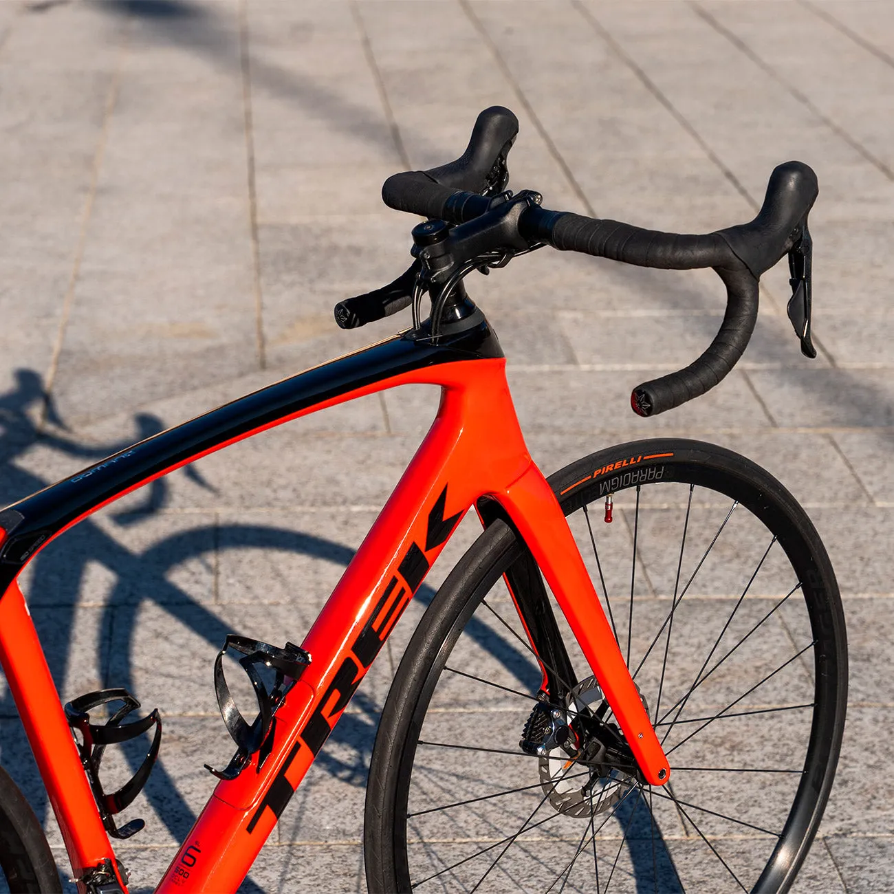 Trek Domane SL 6 2021 - Shimano Ultegra 2x11sp - Bontrager Paradigm Comp 25