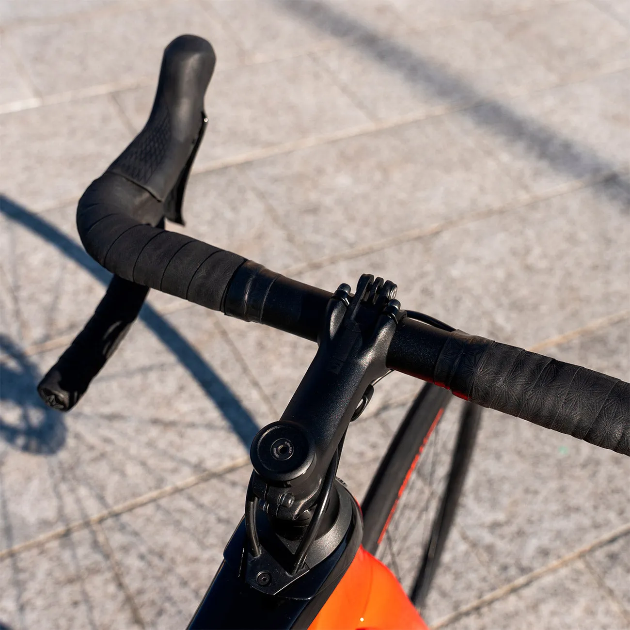 Trek Domane SL 6 2021 - Shimano Ultegra 2x11sp - Bontrager Paradigm Comp 25