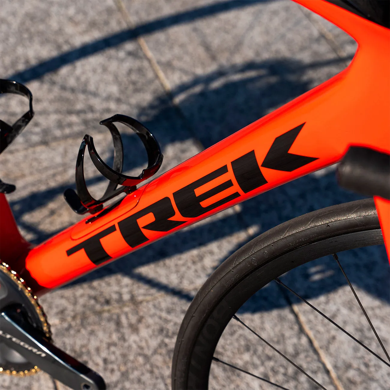 Trek Domane SL 6 2021 - Shimano Ultegra 2x11sp - Bontrager Paradigm Comp 25