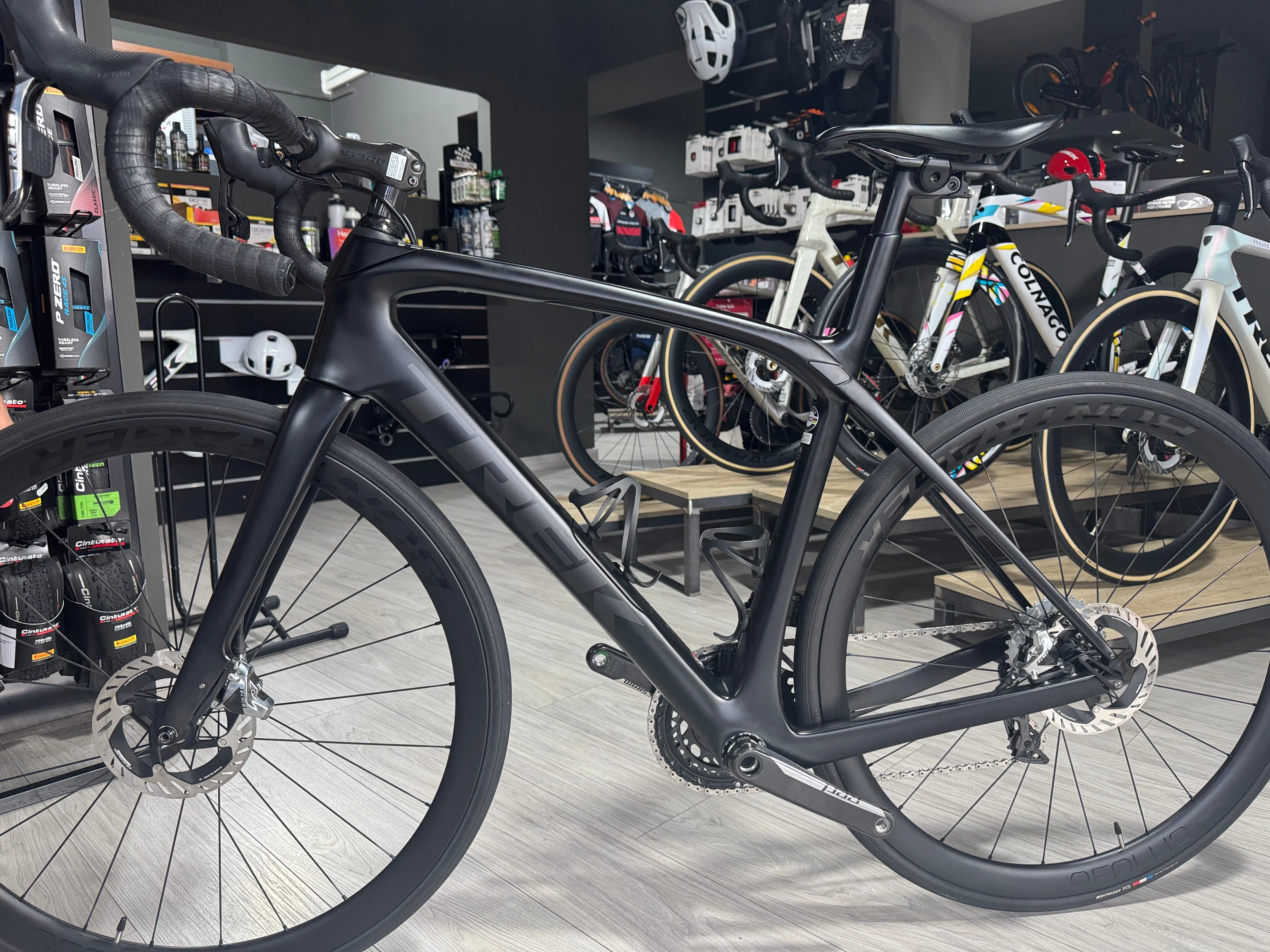 Trek Domane SLR 9 AXS Gen 3 2022 - Sram Red eTap AXS 2x12sp - Bontrager Aeolus RSL 37