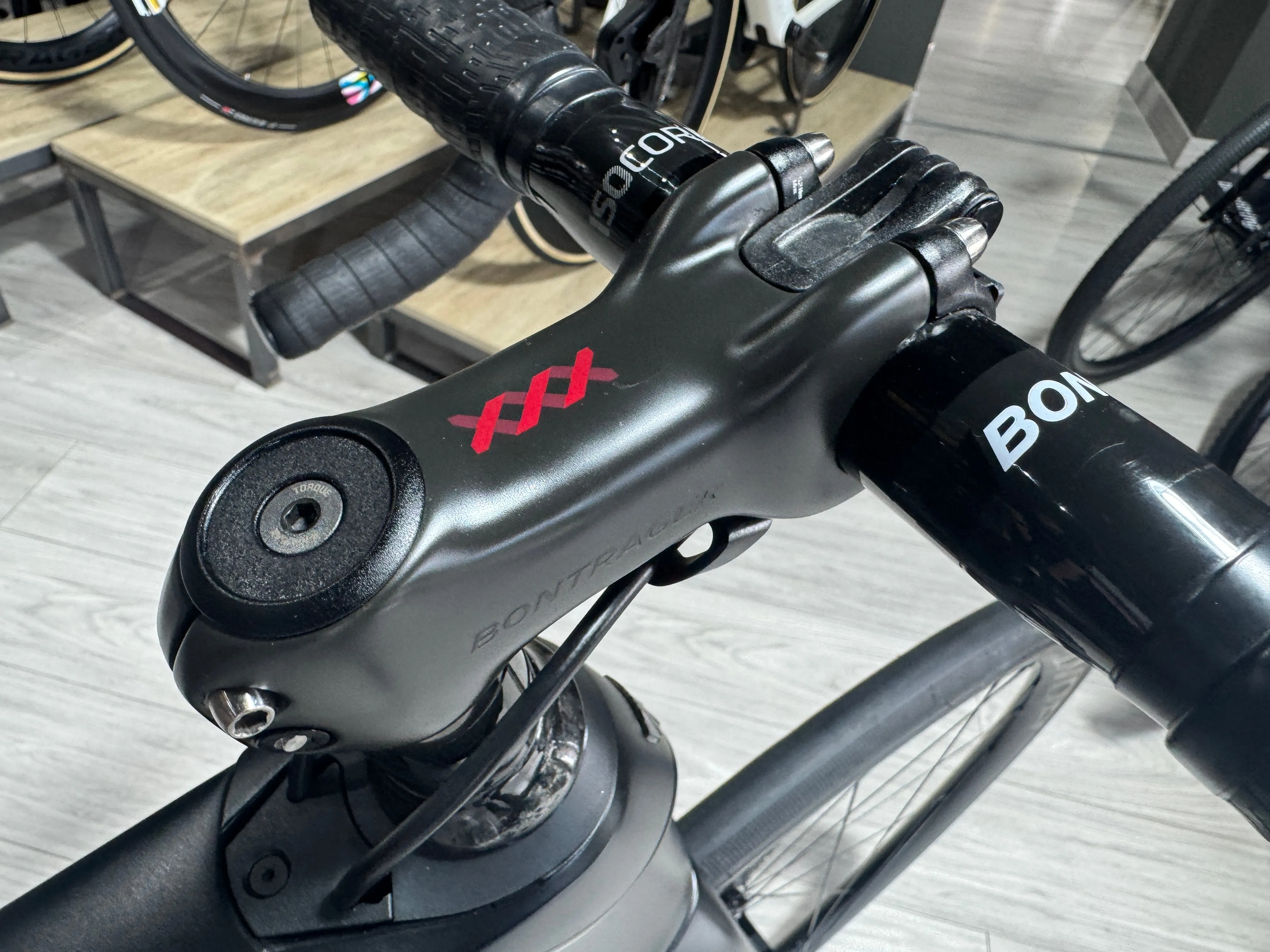 Trek Domane SLR 9 AXS Gen 3 2022 - Sram Red eTap AXS 2x12sp - Bontrager Aeolus RSL 37